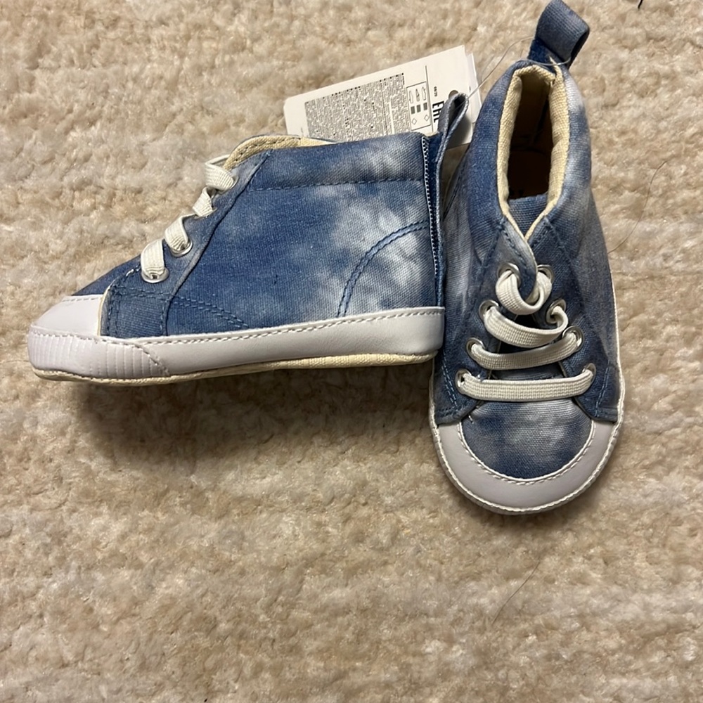 NWT Baby Gap Gender Neutral Blue & White Tie Dyed High Top Sneakers
